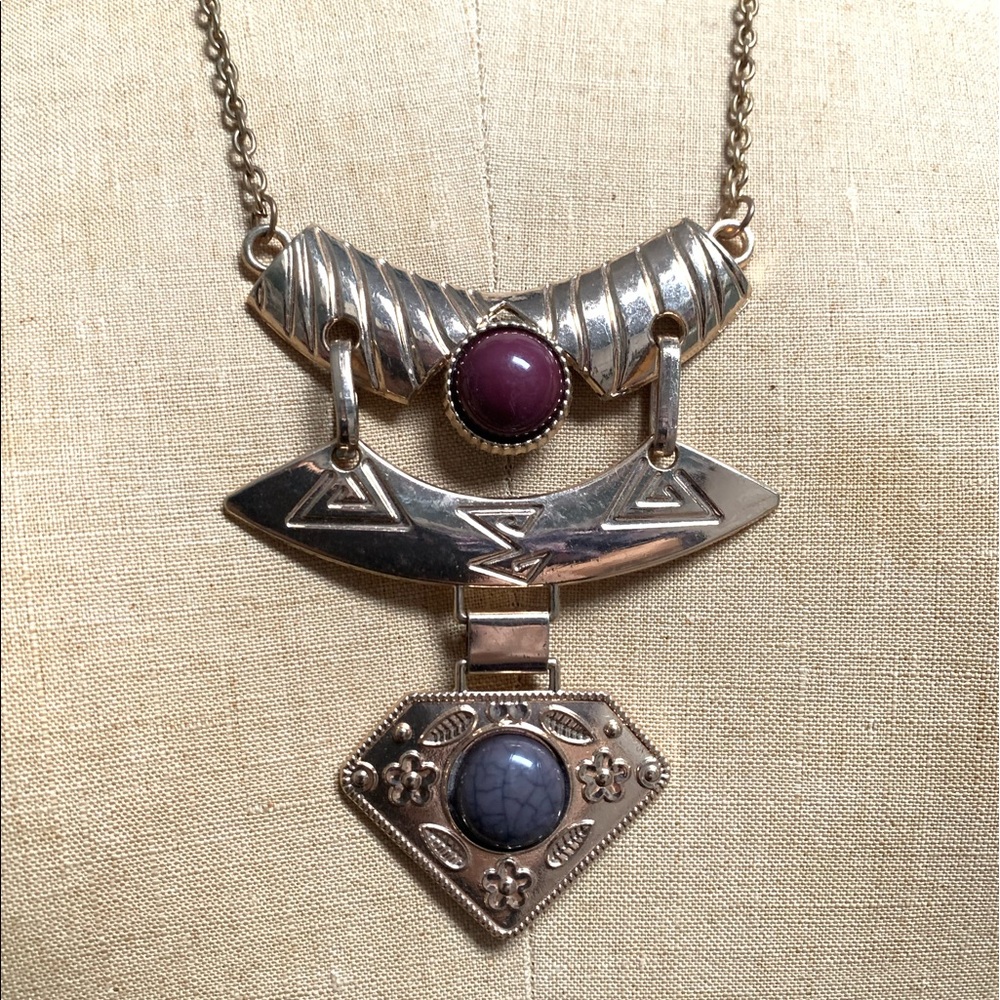 LONG GOLD TONE METAL STATEMENT NECKLACE WITH MOLDED PLASTIC JEWELS